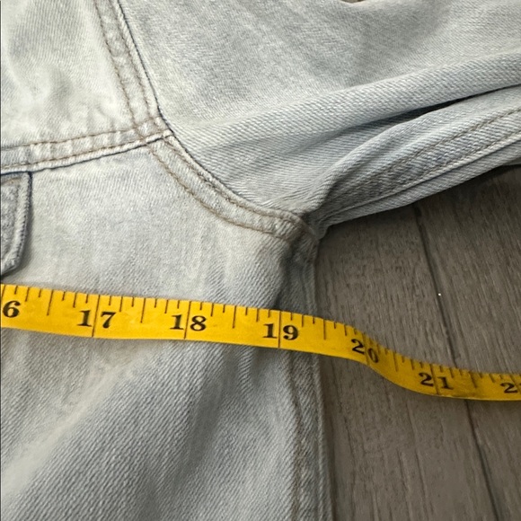 American Eagle Outfitters Light Wash Denim Jacket size medium - Picture 4 of 7